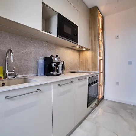 Historical Luxurious 1bdr Lift 아파트 *