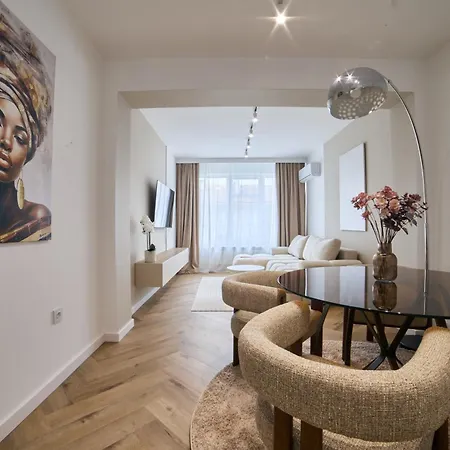 Historical Luxurious 1bdr Lift 아파트